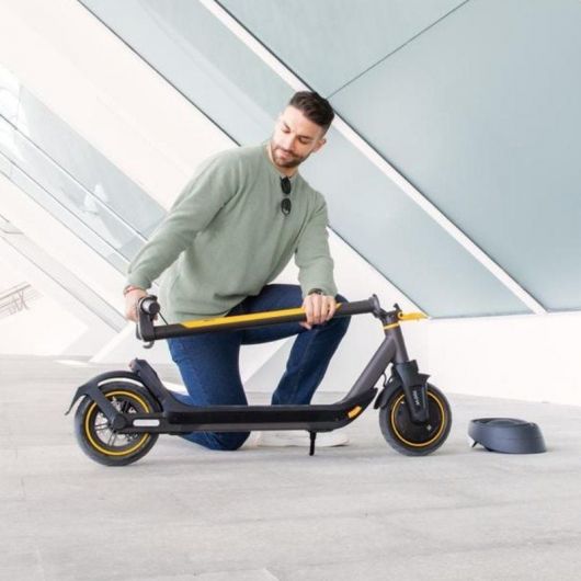 Patinete Eléctrico Cecotec Bongo Serie M30 Connected/ Motor 700W/ Ruedas 8 Patinete Eléctrico Cecotec Bongo Serie M30 Connected/ Motor 700W/ Ruedas 8.5'/ 25km/h/ Autonomía 30km/ Negro