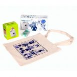 Fujifilm Kit Blossom Instax Mini 12 Clay White / Cámara Instantánea + 10 fotos + bolsa + correa mano