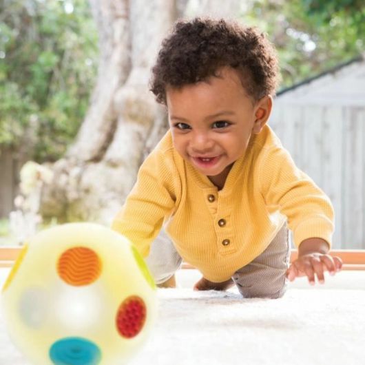 Infantino Rainbow Ball Pelota sensorial musical + 9 meses 4 Infantino Rainbow Ball Pelota sensorial musical + 9 meses