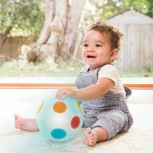 Infantino Rainbow Ball Pelota sensorial musical + 9 meses 6 Infantino Rainbow Ball Pelota sensorial musical + 9 meses